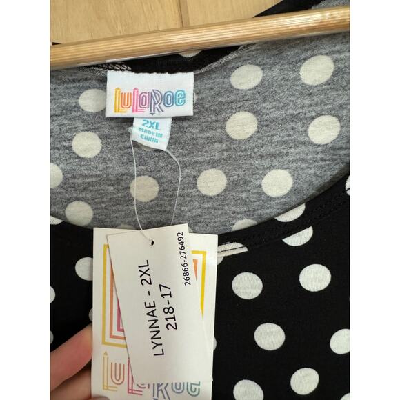LulaRoe | Lynnae Long Sleeve Black Polkadot Top NWT | Size 2XL (22-24) - Picture 5 of 8